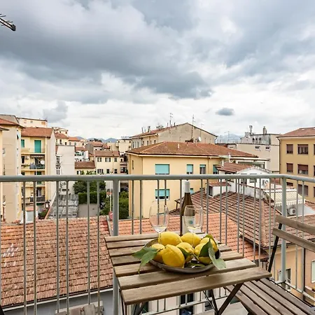 Apartment Yellowsunny With Two Balconies